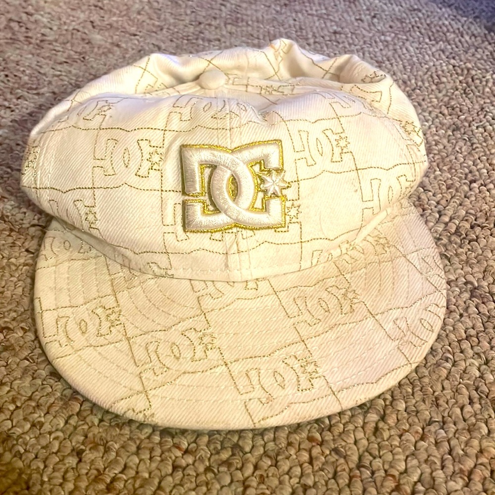 White DC skateboarding hat 59fifty